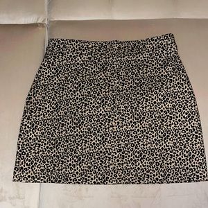 New without tags cheetah print button front skirt🐆